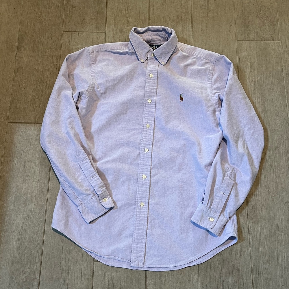Men’s lilac Ralph Lauren custom fit cotton button down shirt. Size medium.